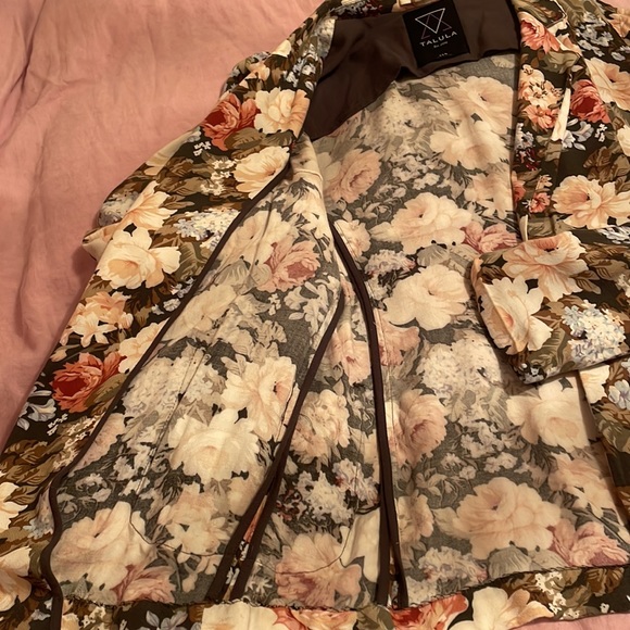 Aritzia Talula Floral Unstructured Blazer - Picture 4 of 6